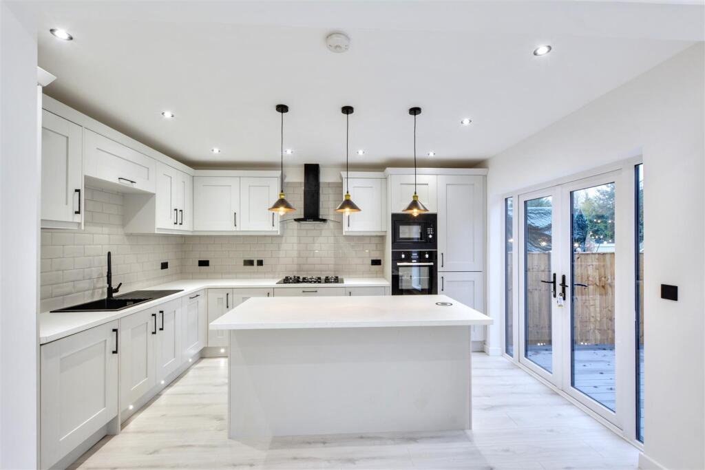 Kitchen_2.jpeg
