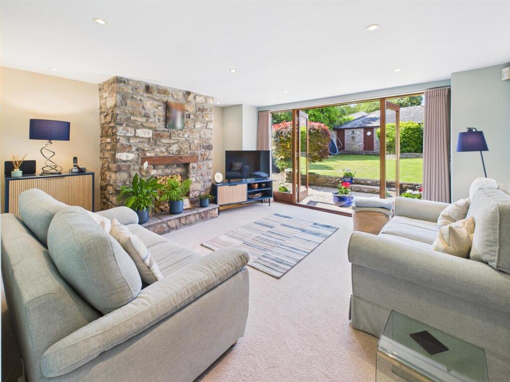 SITTING ROOM