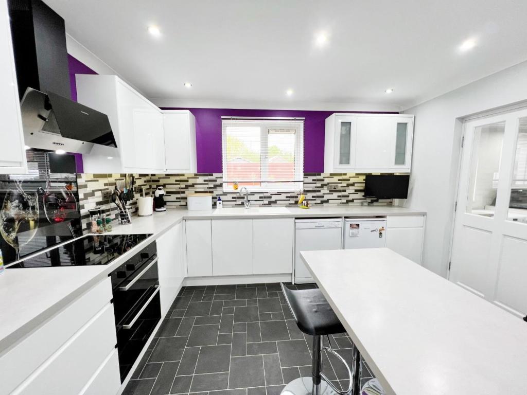 Kitchen 4.jpg