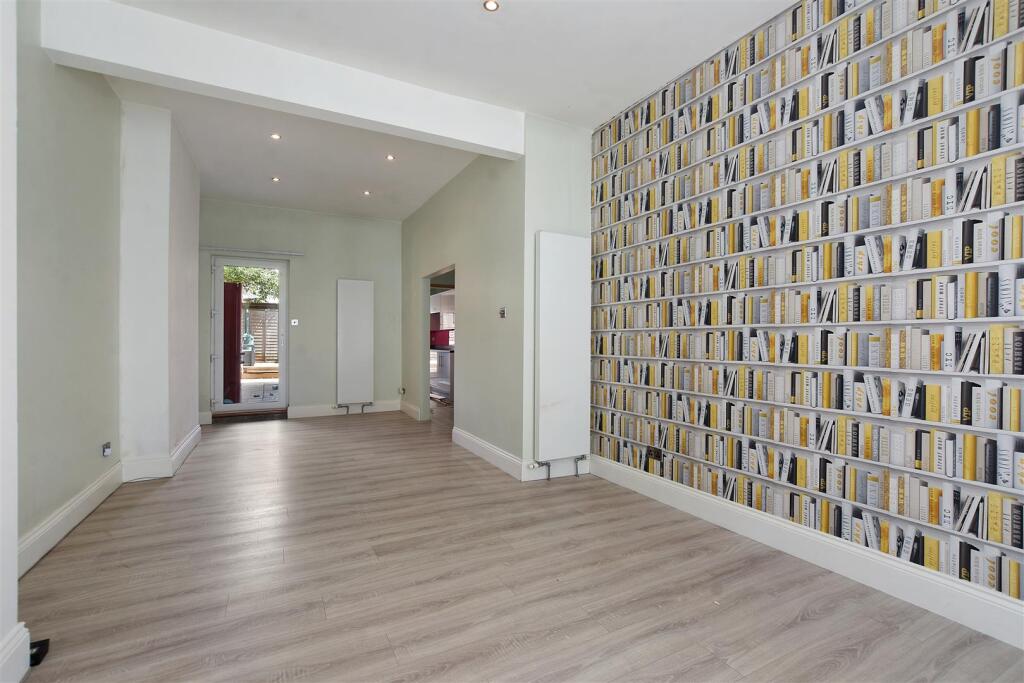12-ea9dGCWT - 8 Felixstowe Road - Reception 3 -Ori