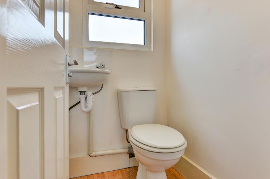 62 Bernard Toilet
