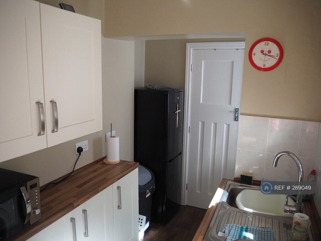 Kitchen Pic 2