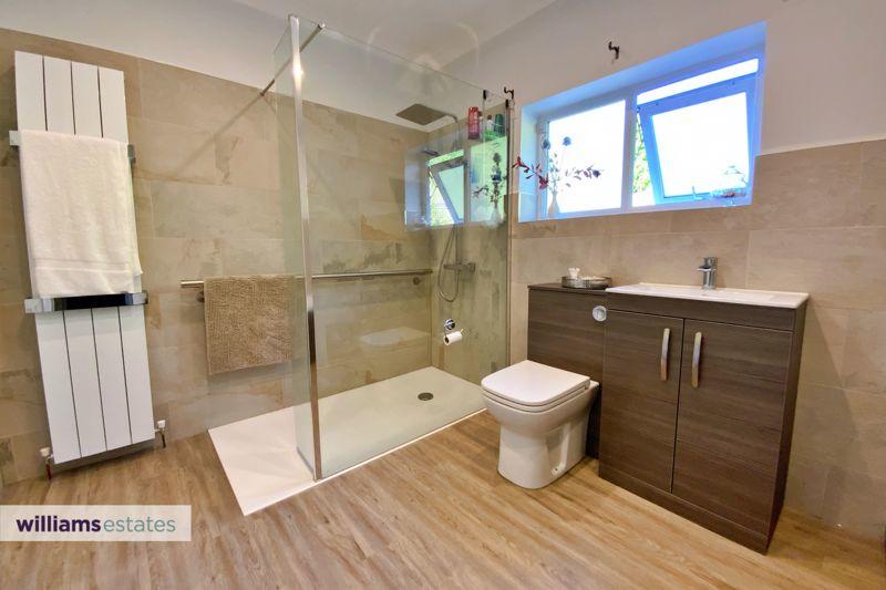 Family Bathroo...