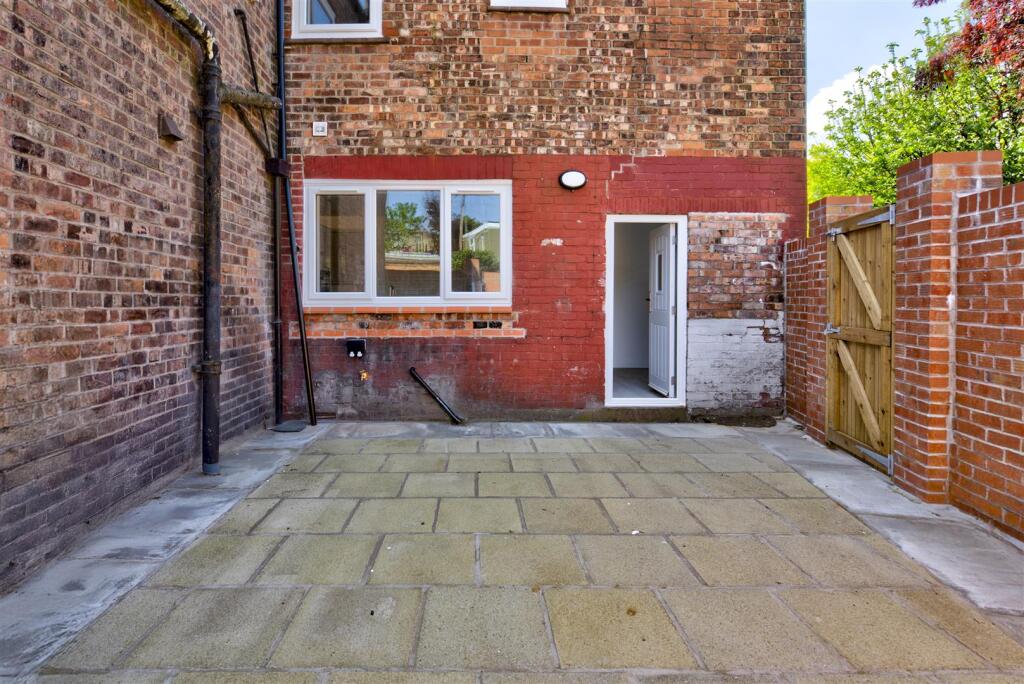 51 Avondale Road, Wigan-16.jpg