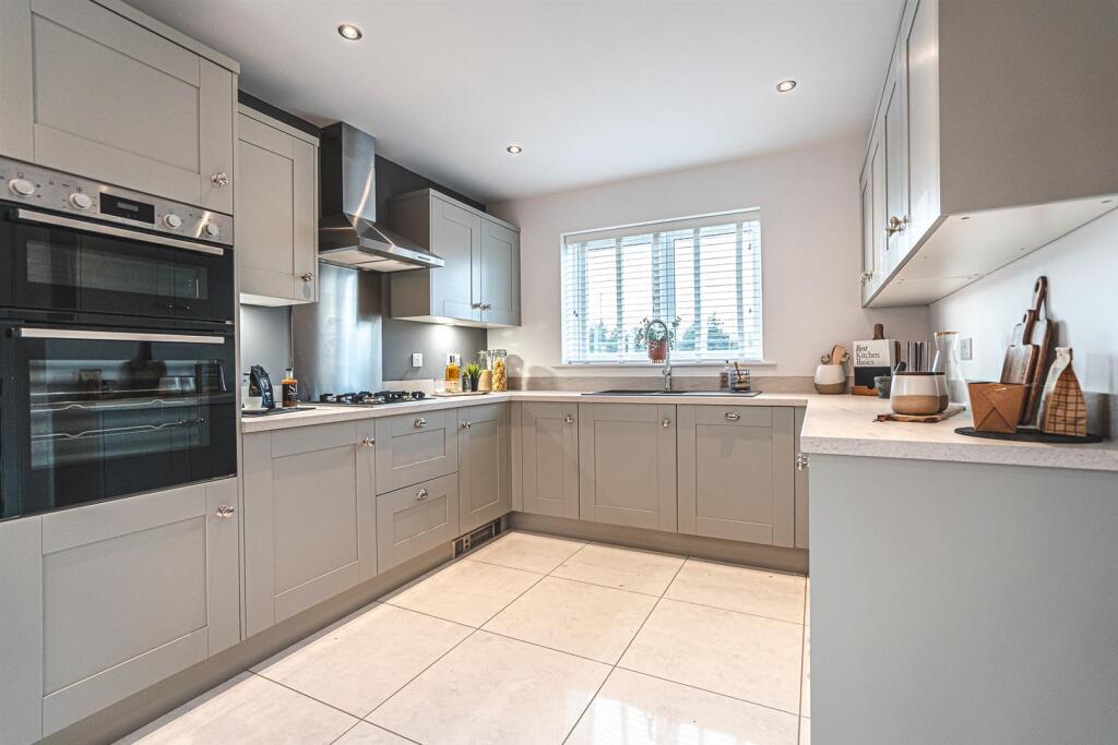 KITCHEN/ DINER