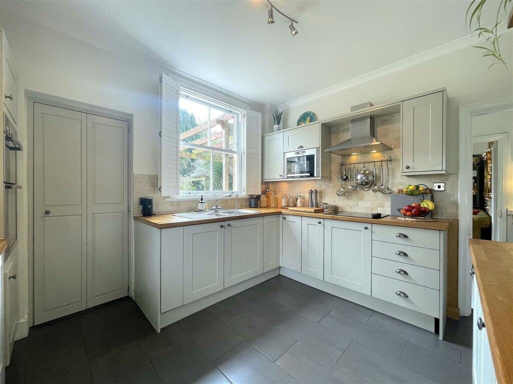 Kitchen (2).jpeg