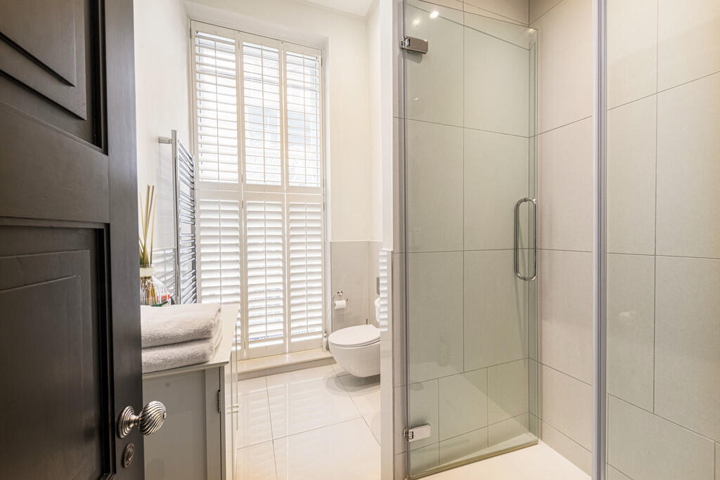 4 Warburton Hse B...