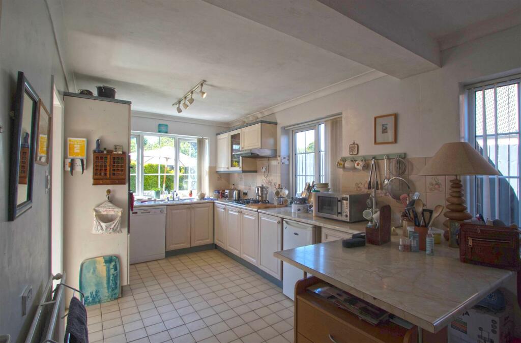 bkitchen2.jpg