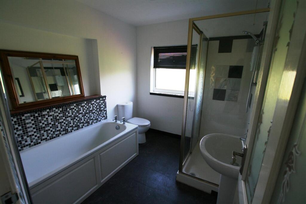 netherwoodcottage,1bathroom.JPG