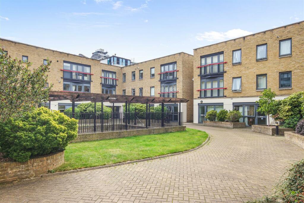 01-789777446 - AM - 56 Leeds Court, 201 St. John S