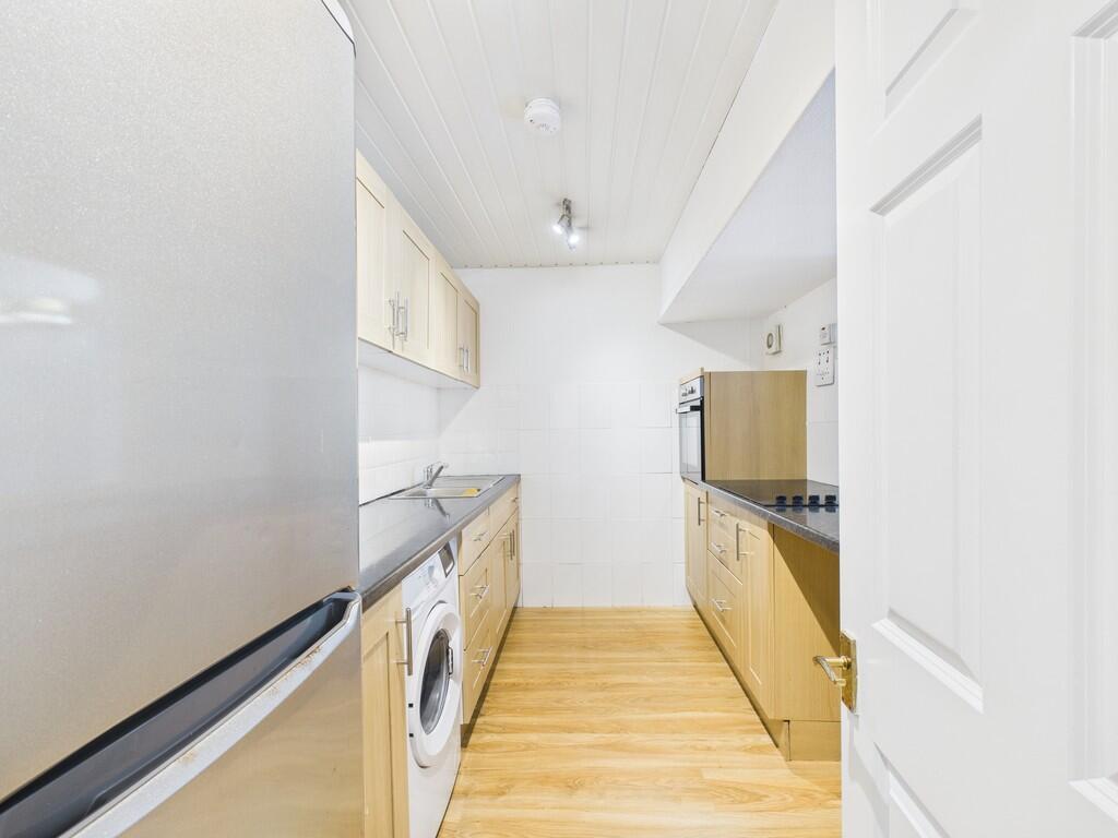 CAM05526G0-PR0033...