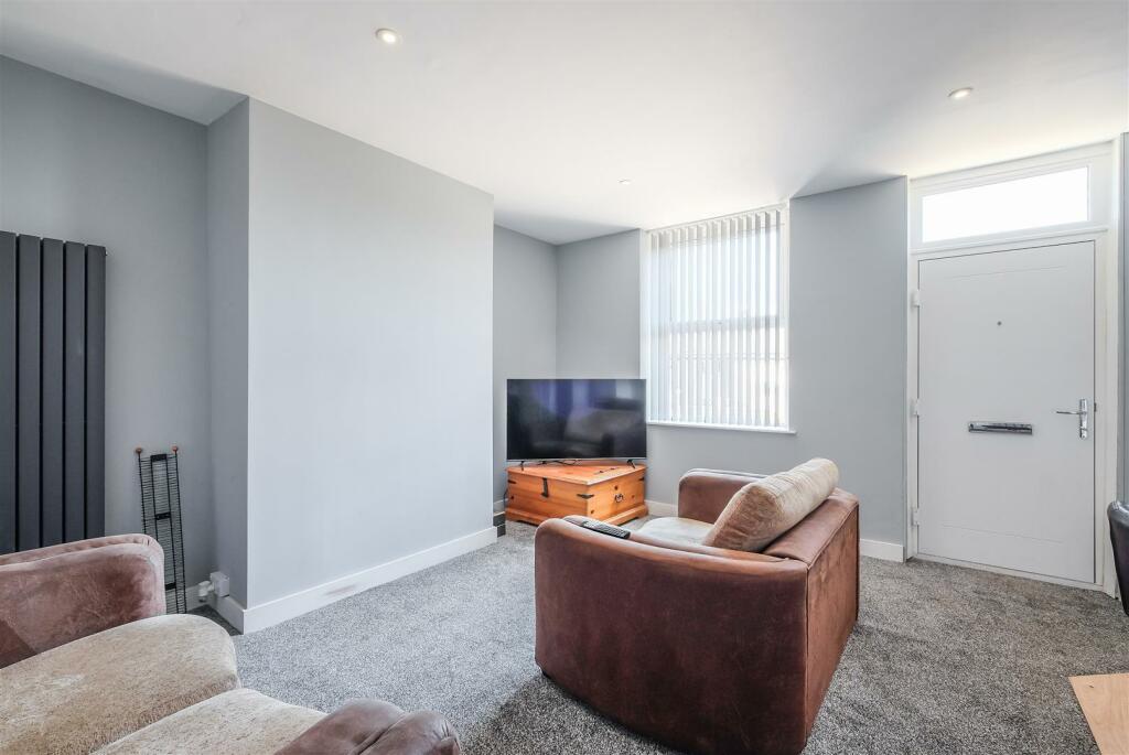 Lounge/ Kitchen
