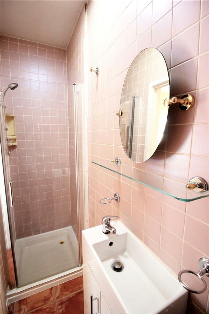 Ensuite Shower Room (Room 5)