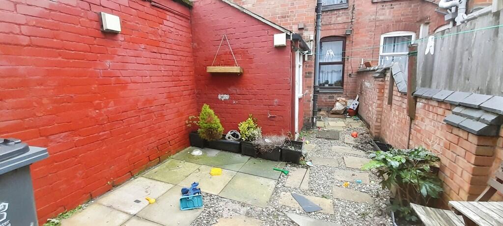 e8c8b5e9-WhatsApp...