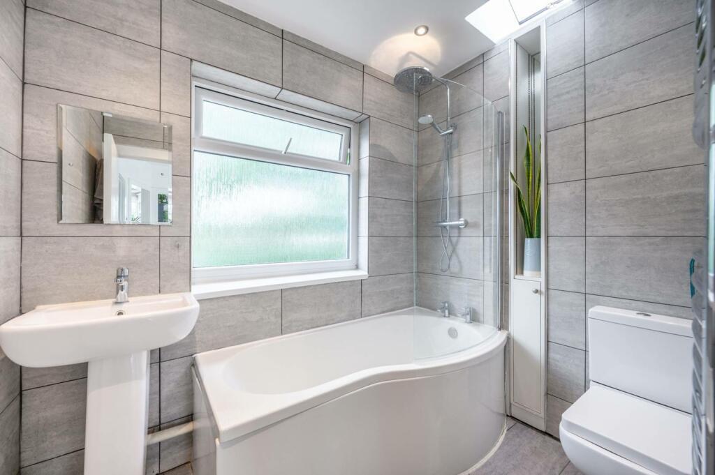 Davidson Frost-Wellings, DFW, Kenton Lane, Bathroo