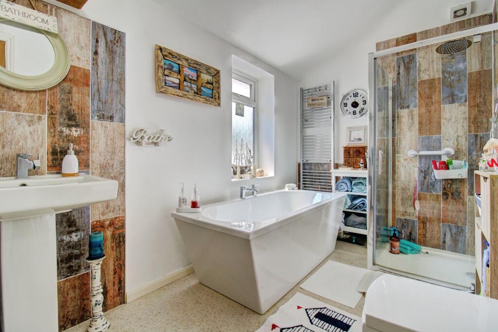 20 - Family Bathroom (Ground Floor)