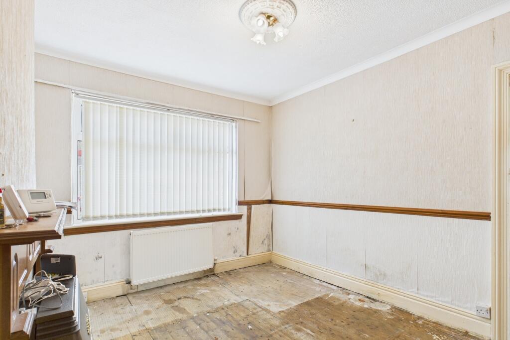 CAM04201G0-PR0066-STILL009