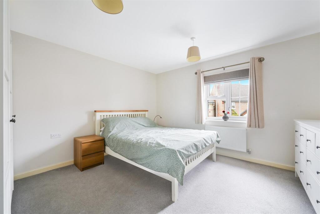 FIELD OAKS WAY (7).jpg