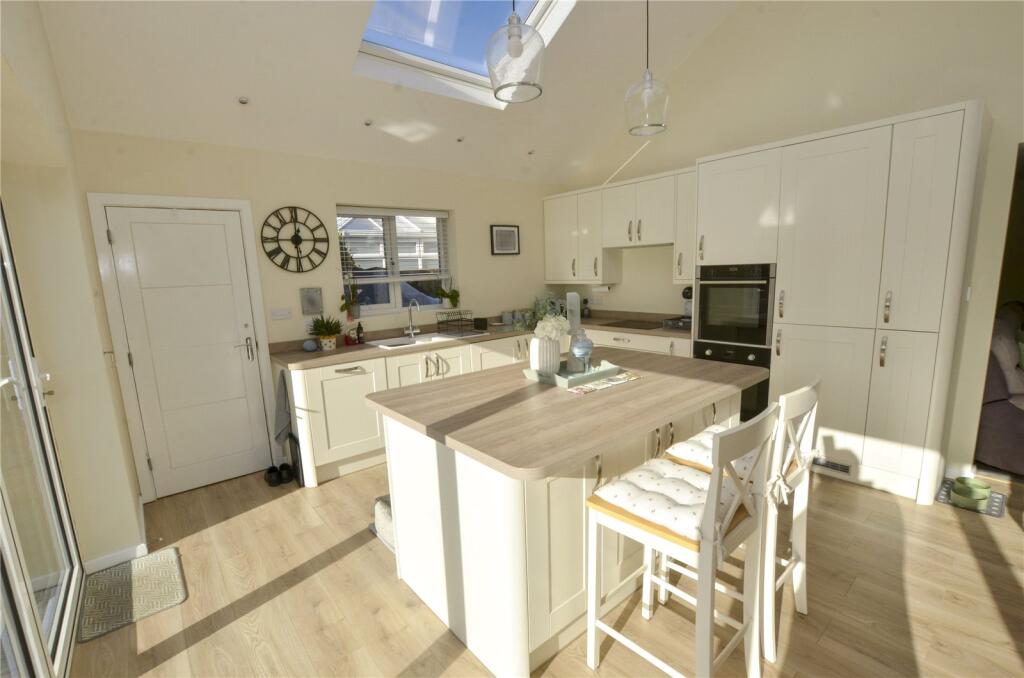Kitchen/Dining Area