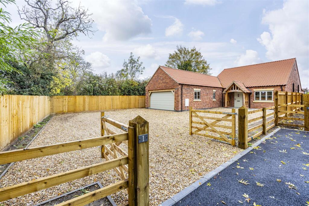 1SunnyfieldClose-46.jpg
