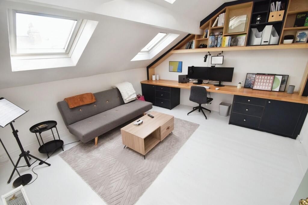 d1354203-Bedroom ...