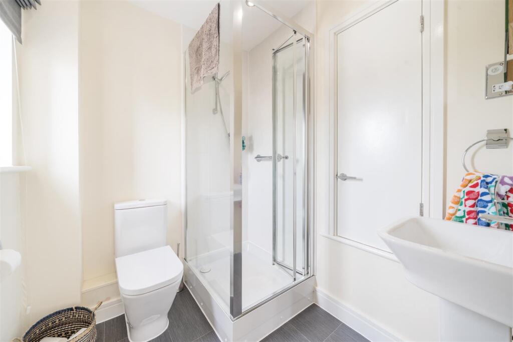 Longstem Ensuite.jpg