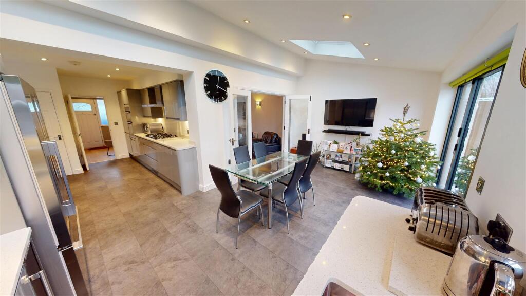 Eagle Crescent Kitchen