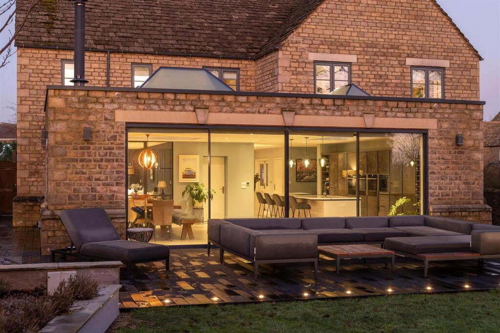 67 - 1 Holm Oaks - GL7 2RQ - Web.jpg