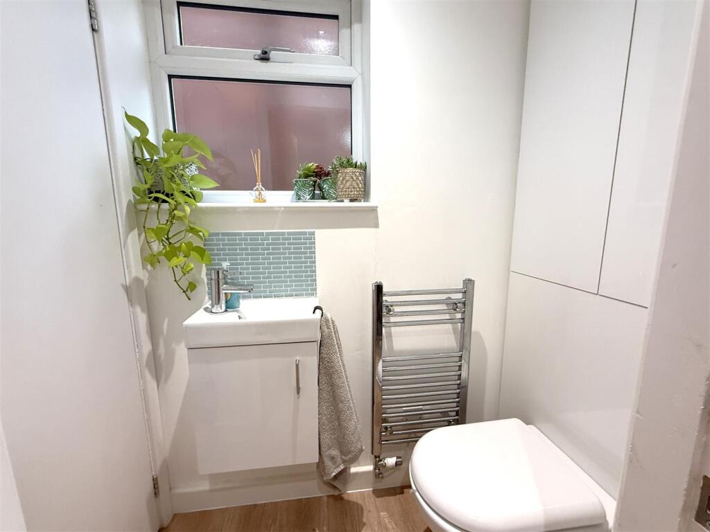 GROUND FLOOR CLOAK ROOM