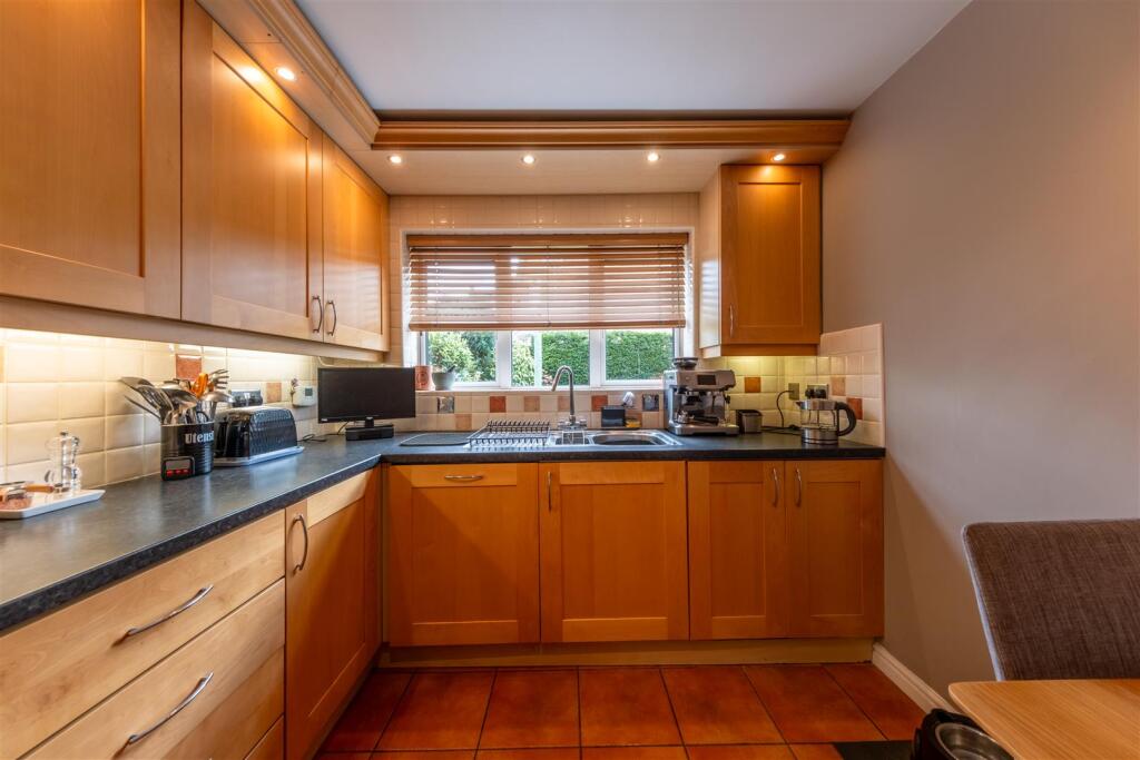 4 Knightsbridge Avenue-003.jpg