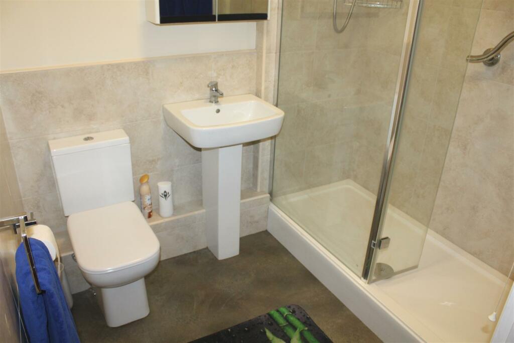 SHOWER ROOM