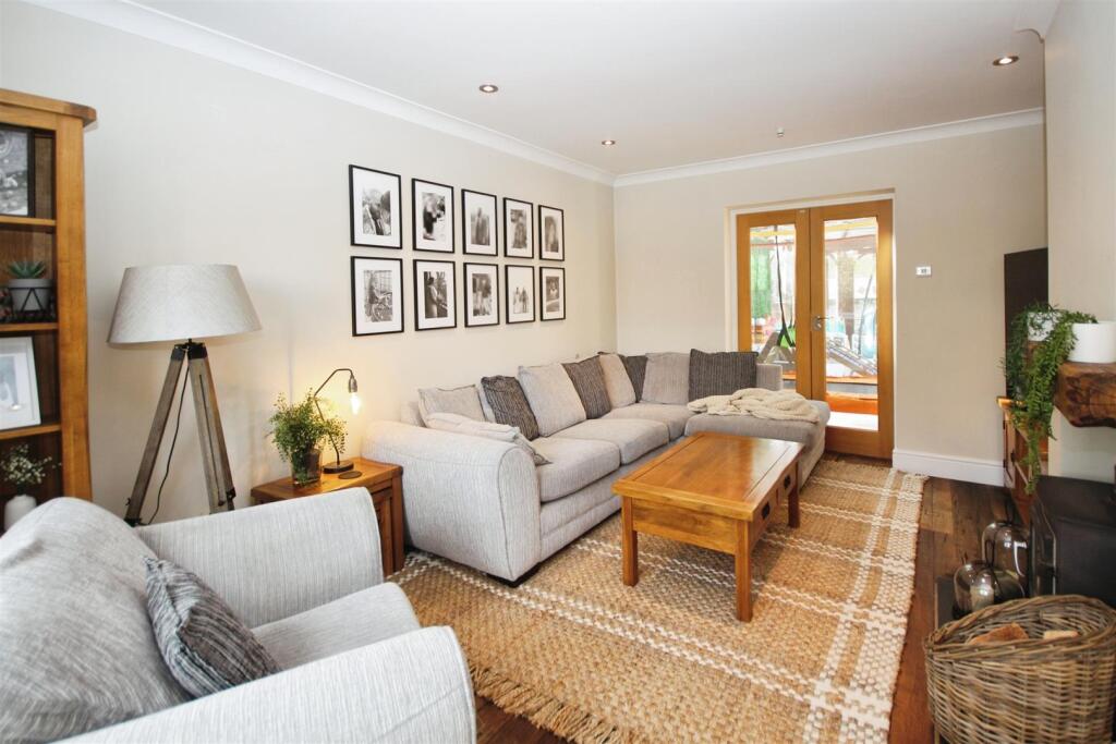 e47b5408-Living 20room.JPG