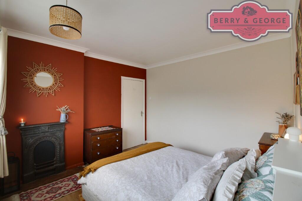 MAIN BEDROOM