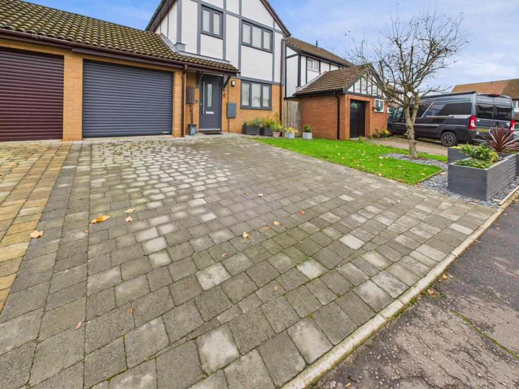 Driveway &amp; Front Entrance