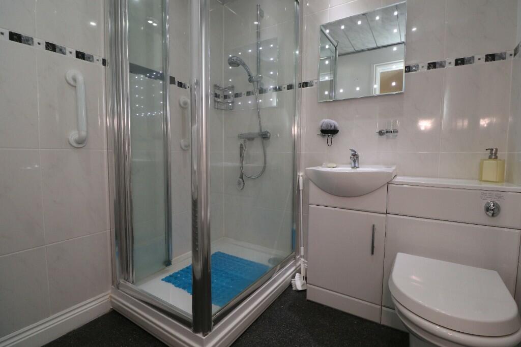 D/S Shower Room