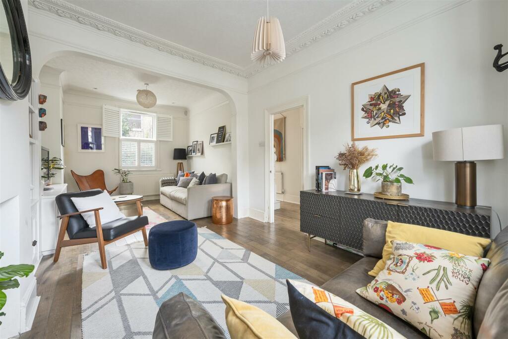 Cavendish Drive E11
