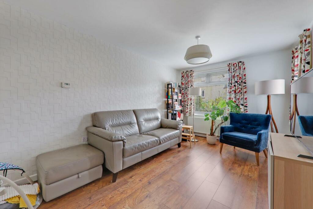 01-5b04JHPropWorld - 7 Canal Walk - 1-medium.jpg