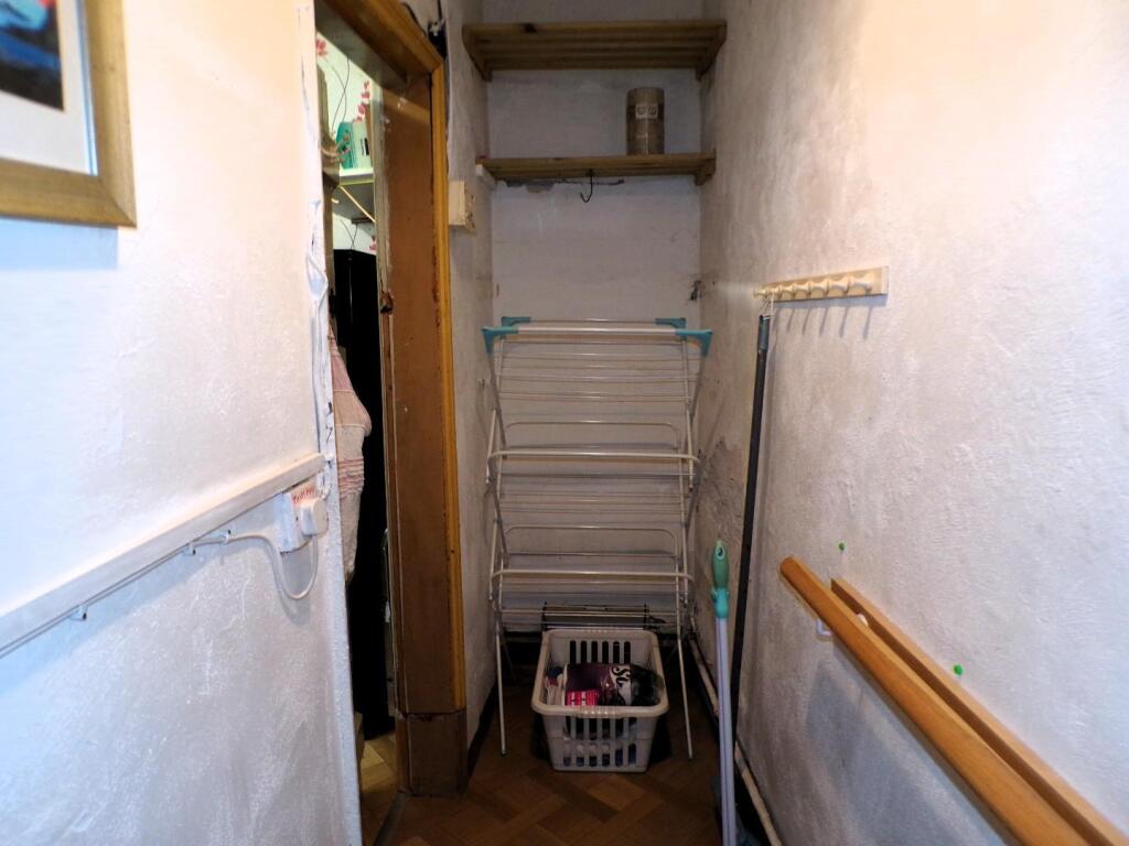 Downstairs WC (2).JPG