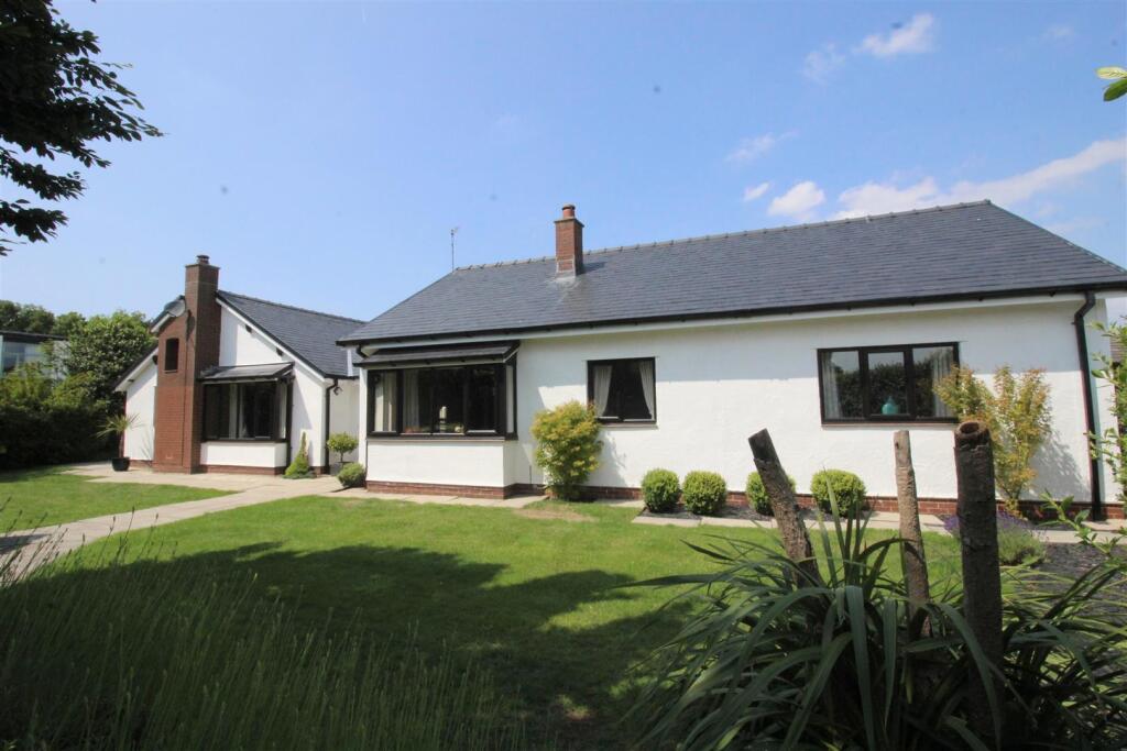 Fieldway, 4 Front New.JPG