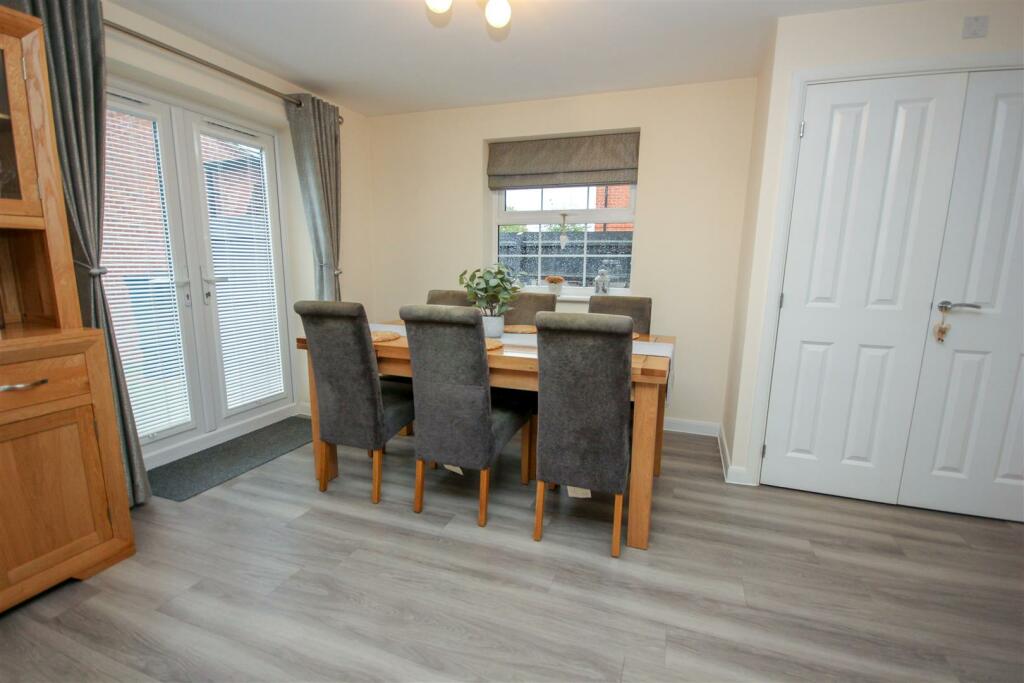 Dining Area.jpg