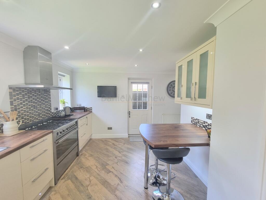 Kitchen/ Breakfast Room