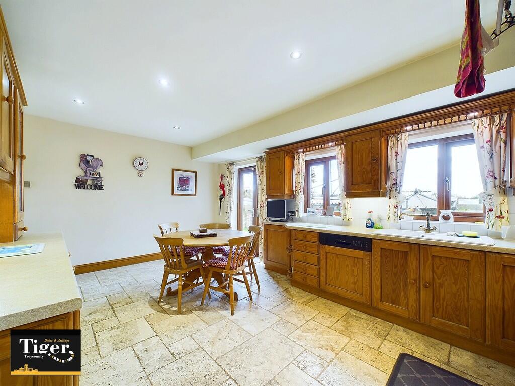 CAM02176G0-PR0427...