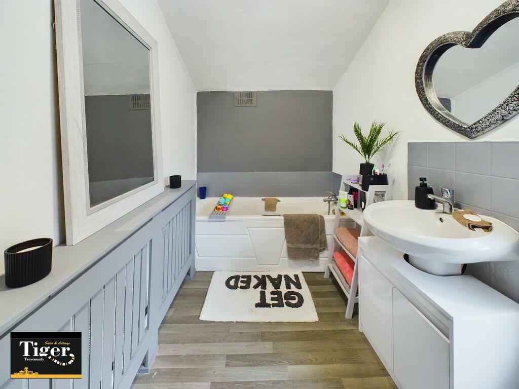 CAM02176G0-PR0248...