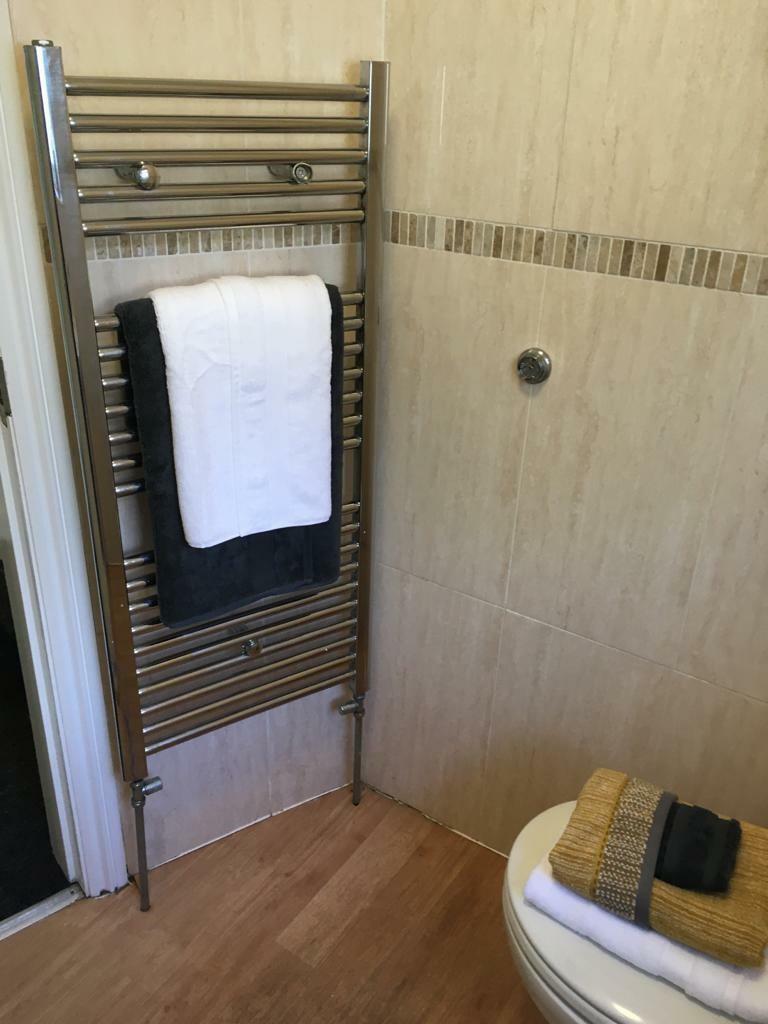 2) 30 Cranbrook Avenue Bathroom 31.07.2020.jpg