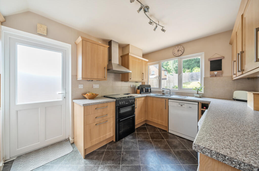 1311591-5-6855f38...