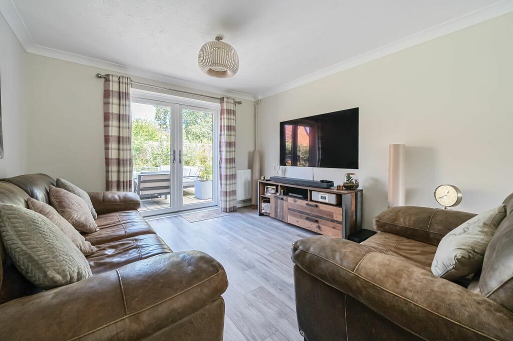 Sitting Room /Study Area
