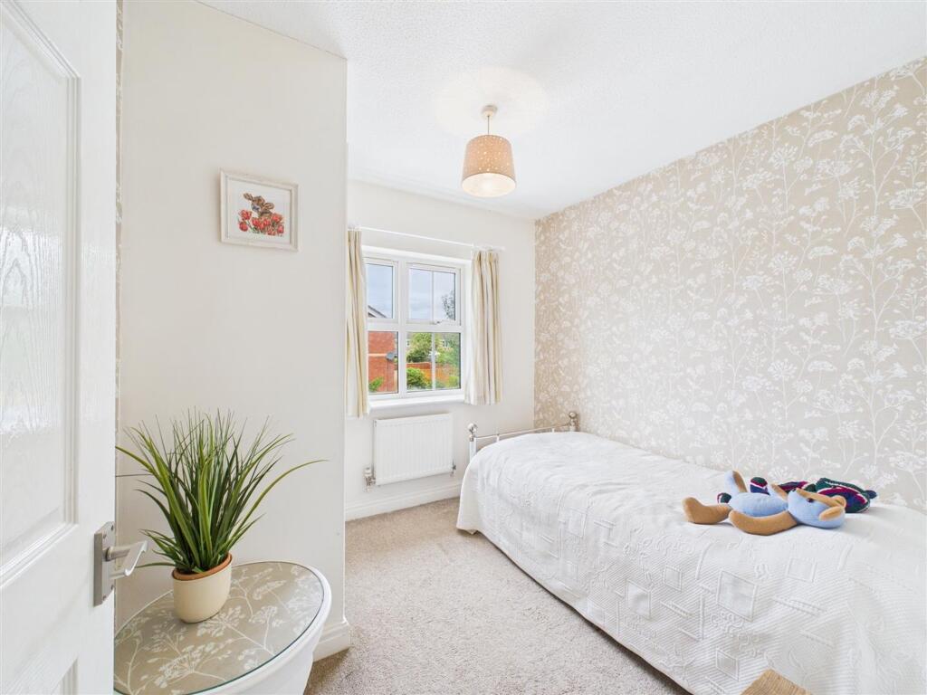 BEDROOM 4