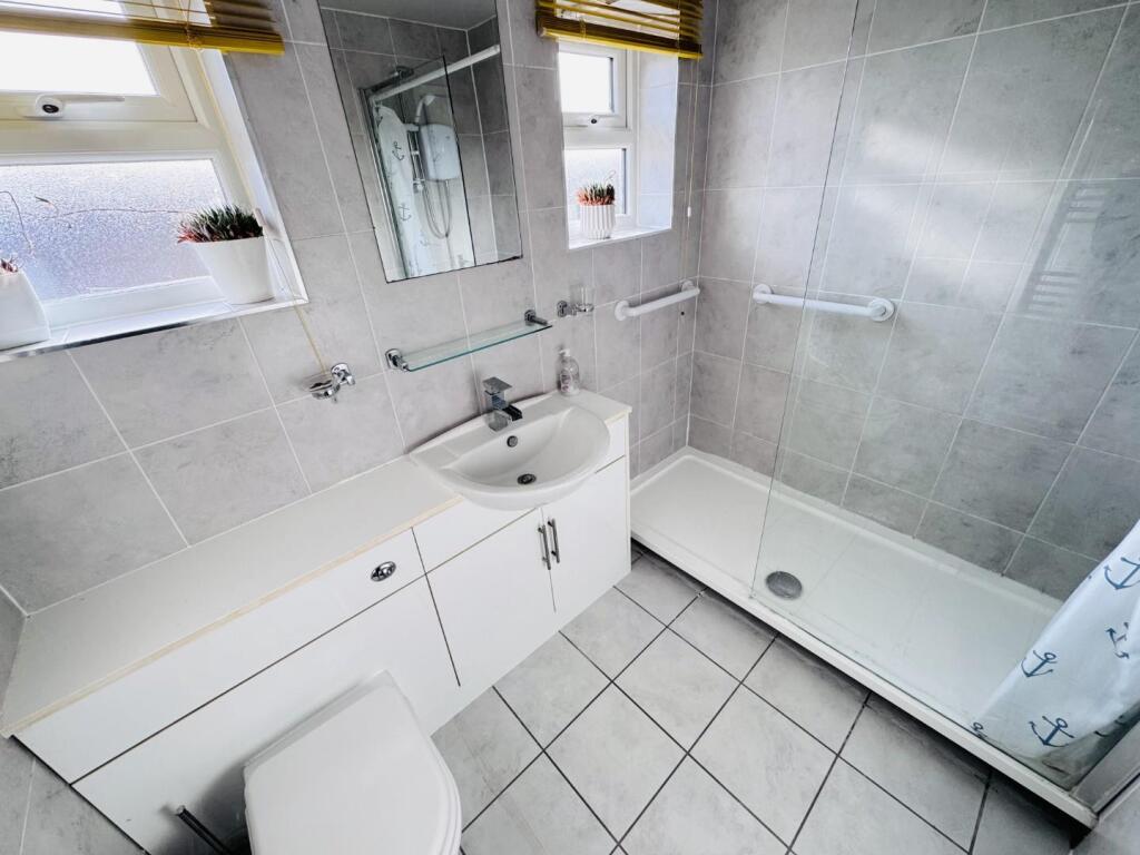 SHOWER ROOM