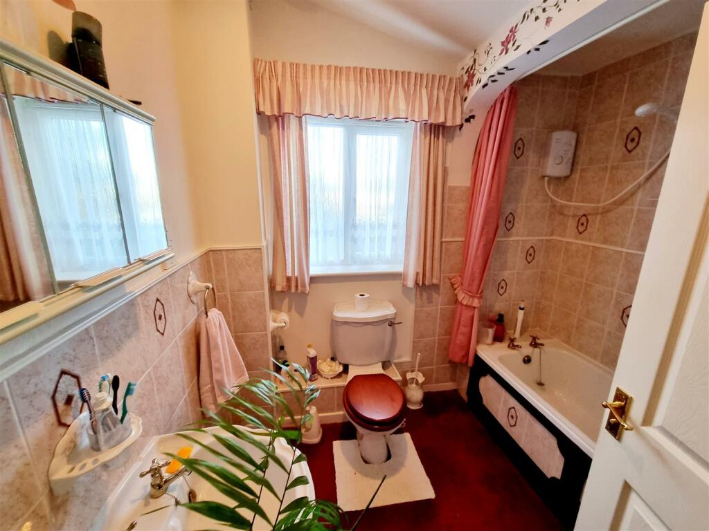 Bathroom.jpg
