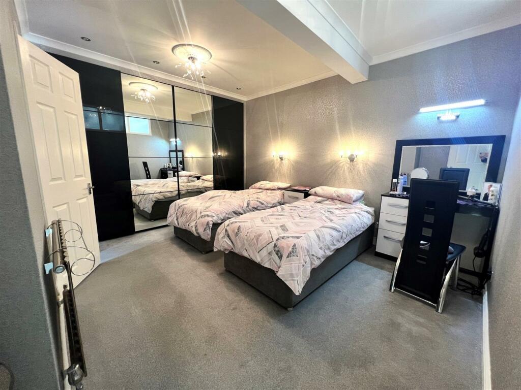 Master Bedroom.jpg